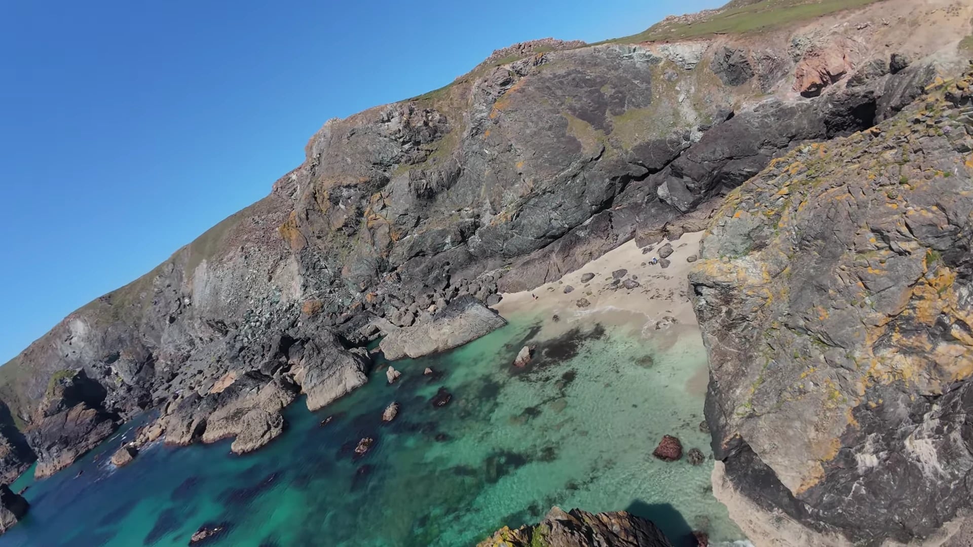 Cinematisch FPV-luchtbeeld uit Engeland.